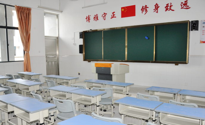 常平第三小学一年级课室已准备好了。