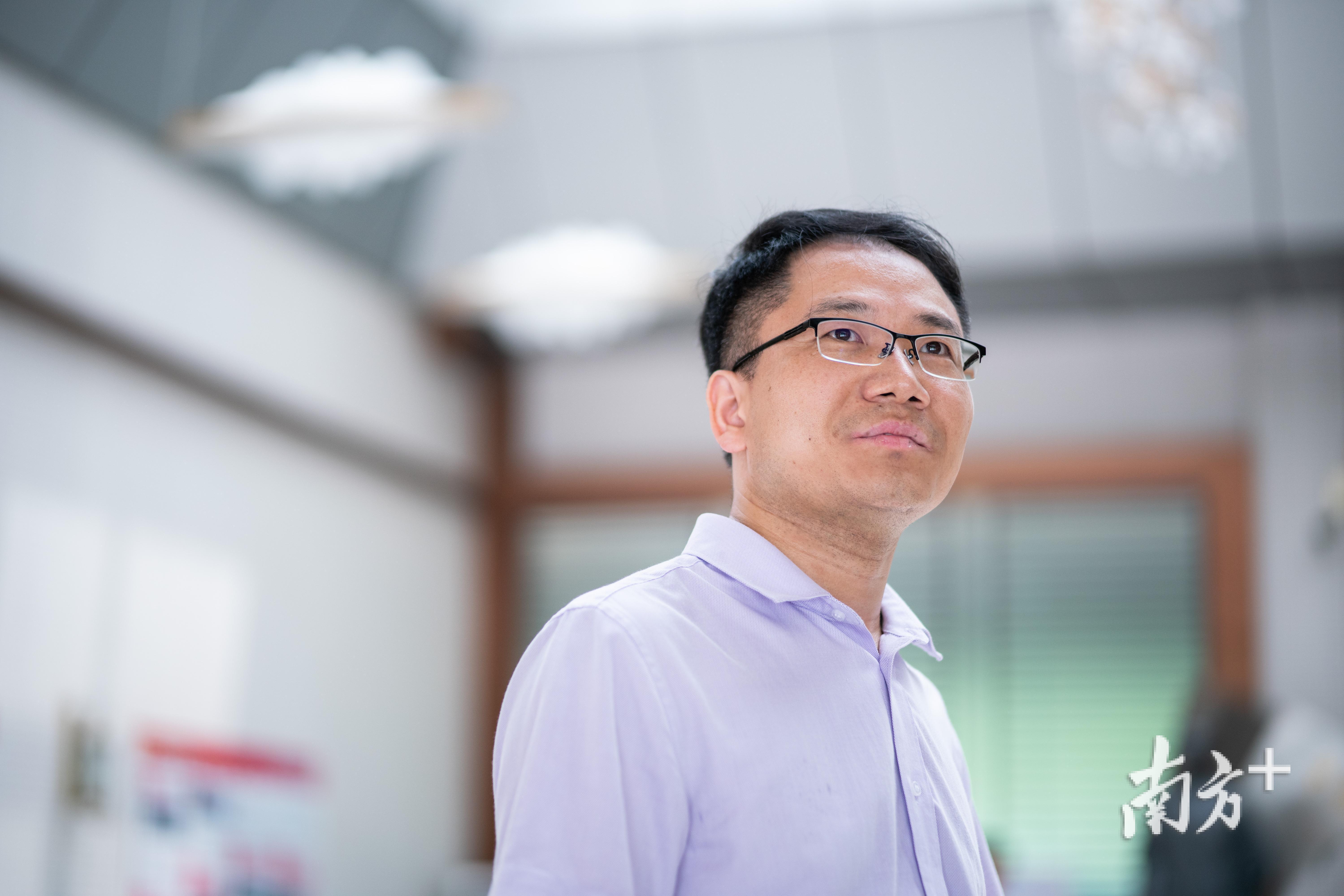 松山湖实验中学校长万飞 松山湖实验中学校长万飞