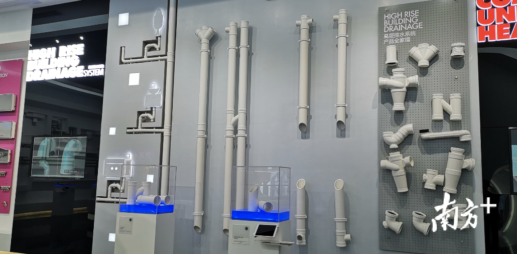 日丰作为国内铝塑管龙头，对数字化转型有强烈需求。图为日丰产品展厅。卢浩能摄