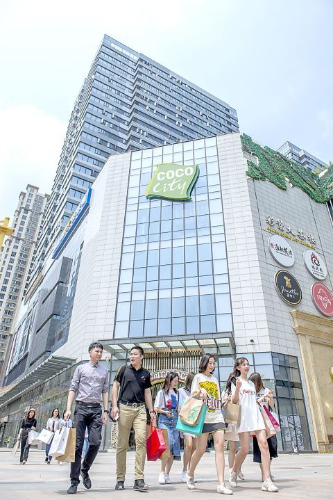 普宁打造城市商业综合体，引领时尚购物潮流。