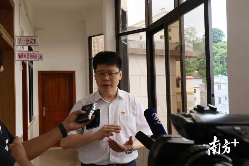 省应急管理厅副厅长高涌涛接受采访。 省应急管理厅副厅长高涌涛接受采访。