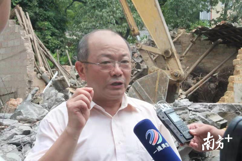 省应急管理专家、广东财经大学地理与旅游学院院长唐晓春接受采访。 省应急管理专家、广东财经大学地理与旅游学院院长唐晓春接受采访。