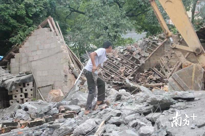 全倒户李亿昌的房子将由政府协助重建。 全倒户李亿昌的房子将由政府协助重建。