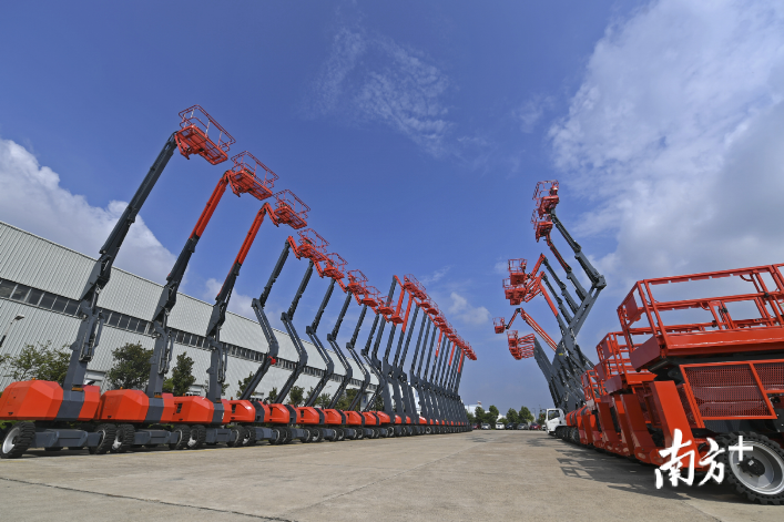 成立不过10年的星邦重工,冲入了世界权威的高空作业平台榜单前20强。受访企业供图 成立不过10年的星邦重工,冲入了世界权威的高空作业平台榜单前20强。受访企业供图