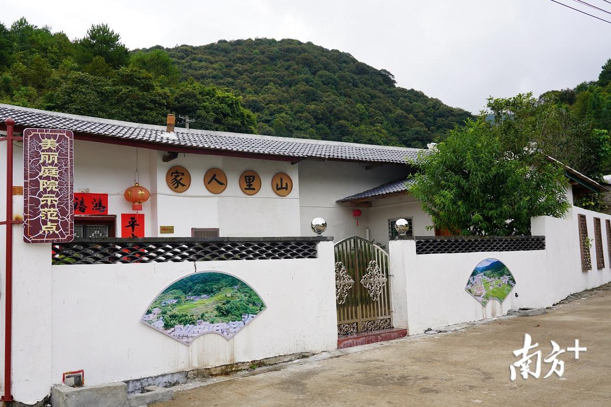 充满客家元素的美丽庭院示范点。（林立康 摄）