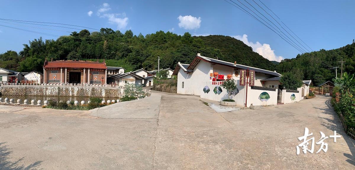 农村人居环境整治后的上举村一角。（上举镇供图）