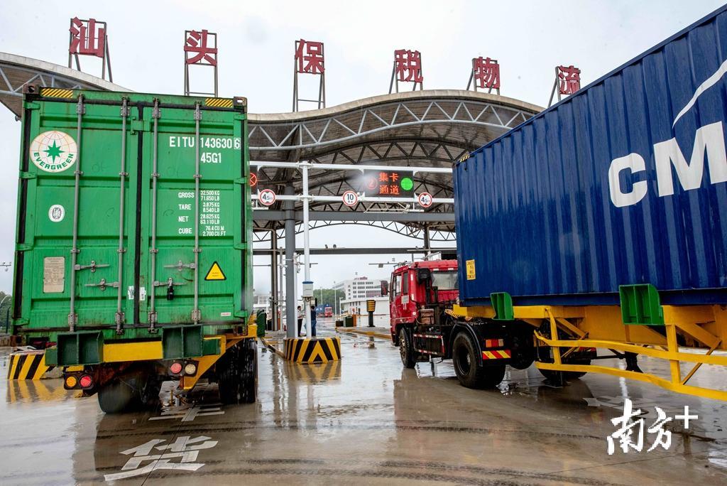 汕头海关发挥保税物流中心政策叠加正向拉动效应,促进保税物流平台优化运营。 汕头海关发挥保税物流中心政策叠加正向拉动效应,促进保税物流平台优化运营。