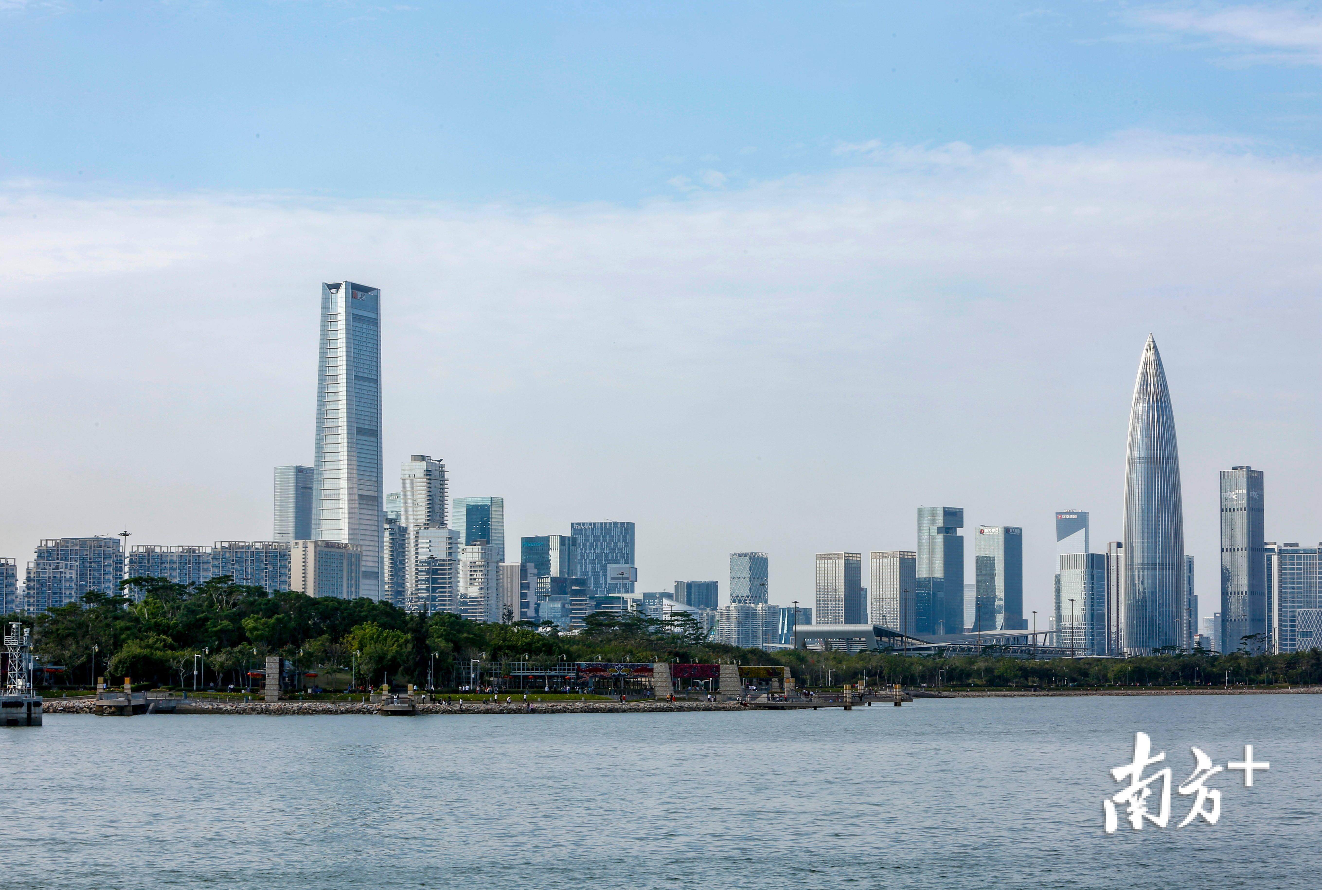 南山后海总部基地聚集科技企业总部。南方日报记者 鲁力 摄 南山后海总部基地聚集科技企业总部。南方日报记者 鲁力 摄