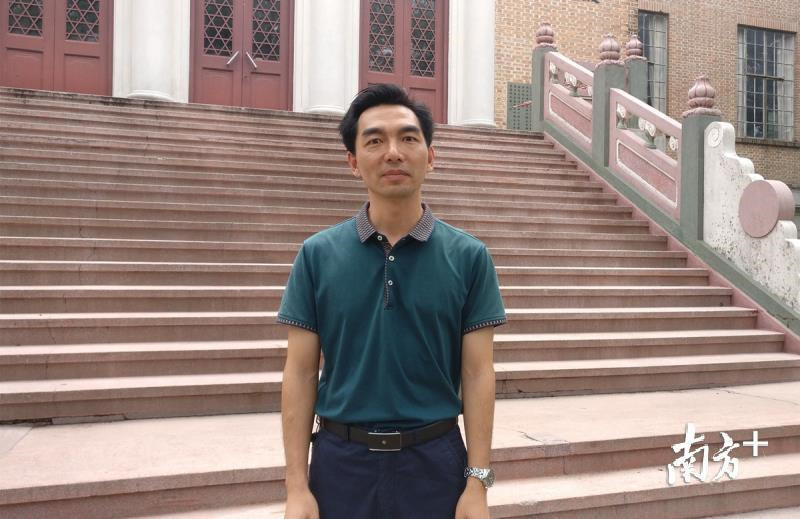 台山市第一中学 吴洪文 戴惠甜摄 台山市第一中学 吴洪文 戴惠甜摄