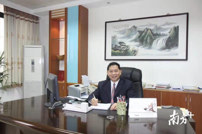 江门市怡福中学 彭宏 江门市怡福中学 彭宏