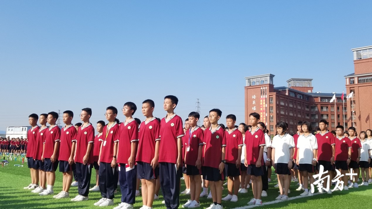 集训中英姿飒爽的石门实验学校学子。羊建溶 摄 集训中英姿飒爽的石门实验学校学子。羊建溶 摄