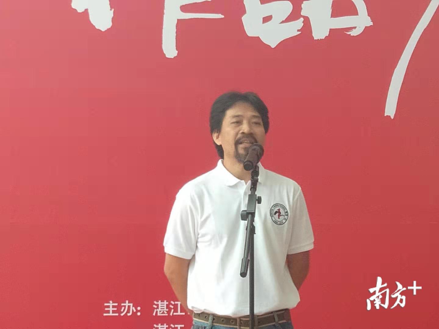 遂溪籍画家韩帅。 遂溪籍画家韩帅。