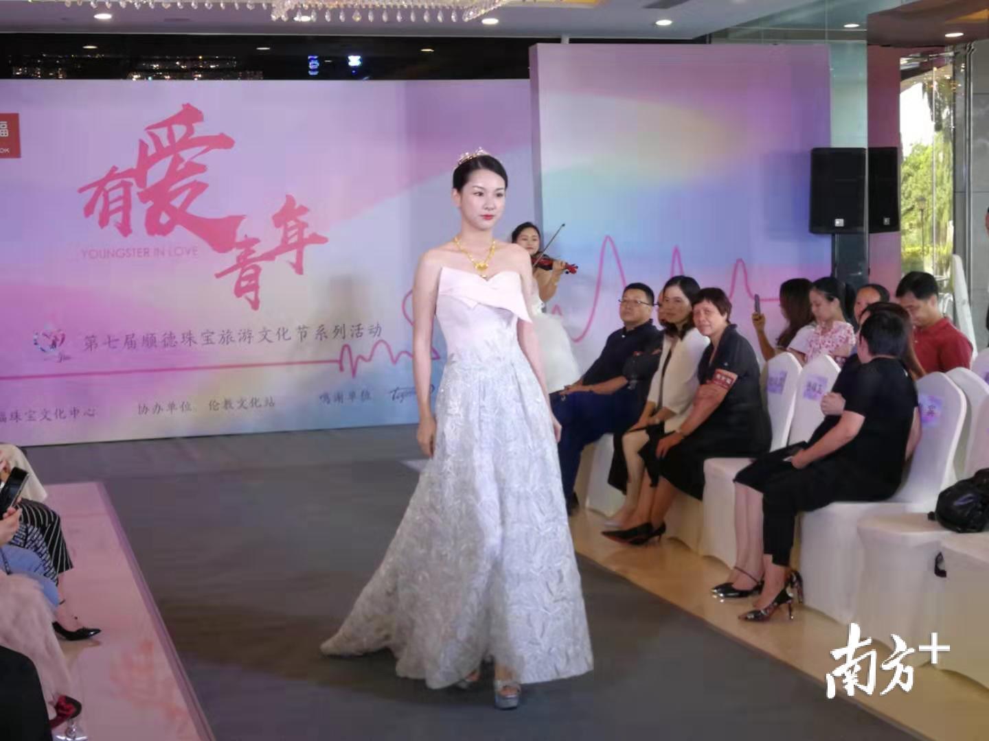 婚纱珠宝秀。尹辅华 摄 婚纱珠宝秀。尹辅华 摄