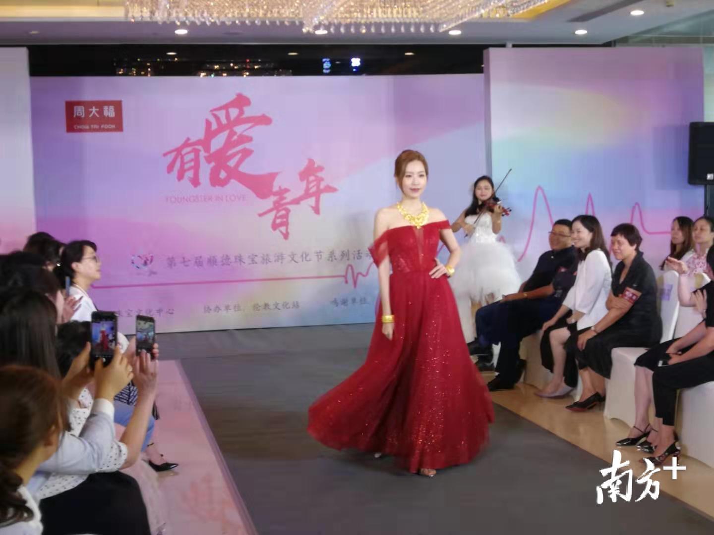 婚纱珠宝秀。尹辅华 摄 婚纱珠宝秀。尹辅华 摄