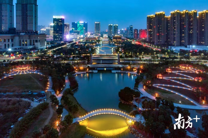 灯湖的蜕变，成为南海的“城市客厅”、对外开放的重要绿色窗口。桂城宣办供图