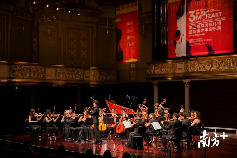 第三届珠海莫扎特国际青少年音乐周开幕式音乐会 关铭荣 摄
