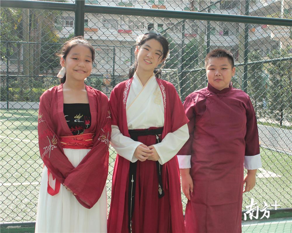 长衫马褂，最美的红。