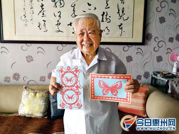 王业志平时爱剪纸。