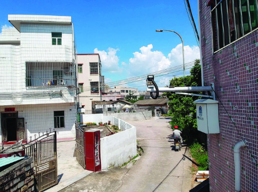 村里遍布监控摄像头。 惠州日报记者张艺明 摄 村里遍布监控摄像头。 惠州日报记者张艺明 摄