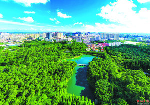 升级改造后的金山植物公园设施更加完善,成为市民休闲、运动的好去处。梁文栋 李向东 摄 升级改造后的金山植物公园设施更加完善,成为市民休闲、运动的好去处。梁文栋 李向东 摄