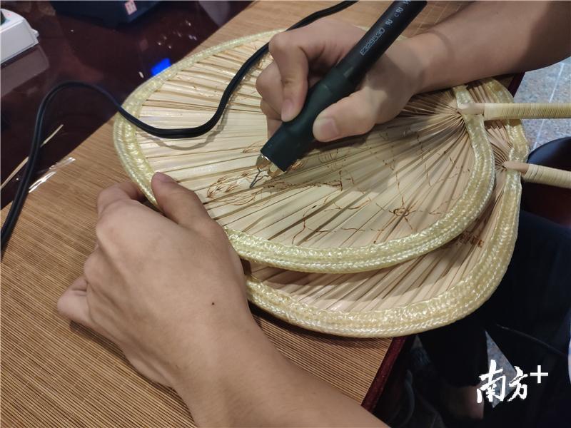 非遗传承人活态展示区——新会葵艺。黄绍侦  摄