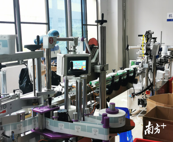 优凯科技的生产车间里的生产线。南方+记者李慧君摄 优凯科技的生产车间里的生产线。南方+记者李慧君摄