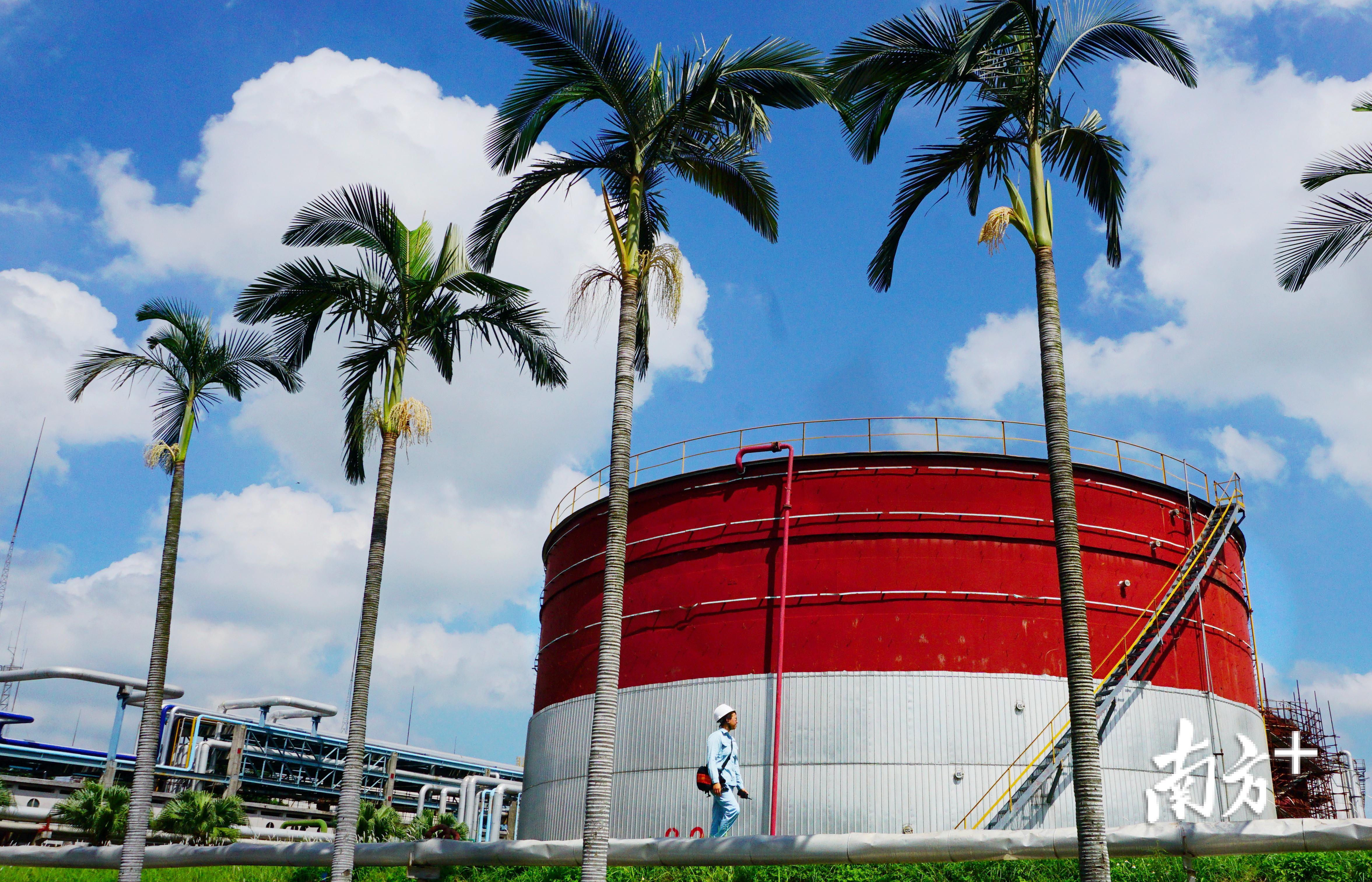 石化巡检者。湛活 摄影