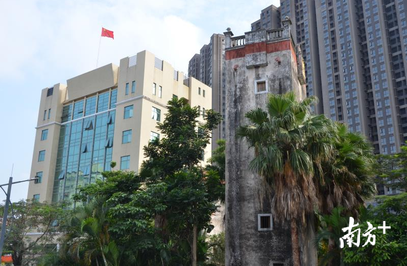 在松元厦，党群服务中心与碉楼广场仅一步之遥。