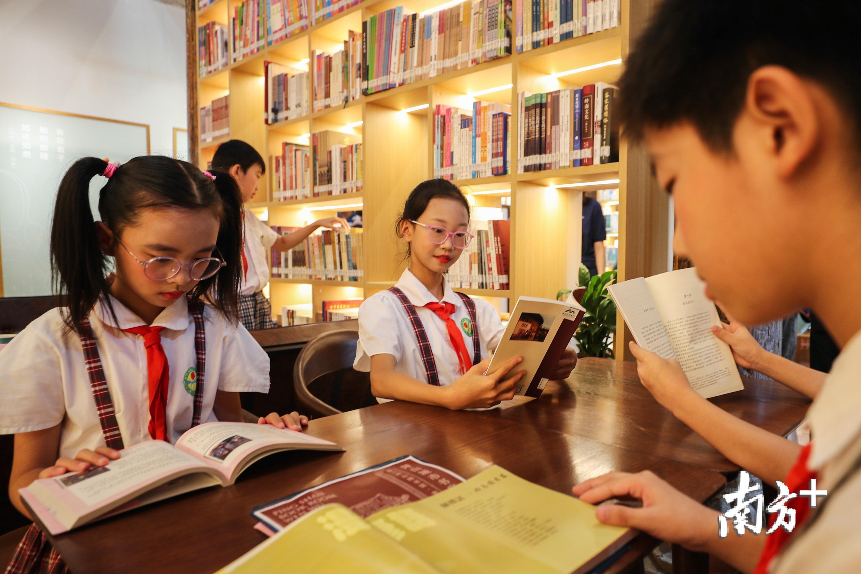 9月12日，坪山城市书房·文武帝宫暨坪山图书馆·客家特藏馆正式开馆。南方日报记者 朱洪波 通讯员 刘锦城 摄  