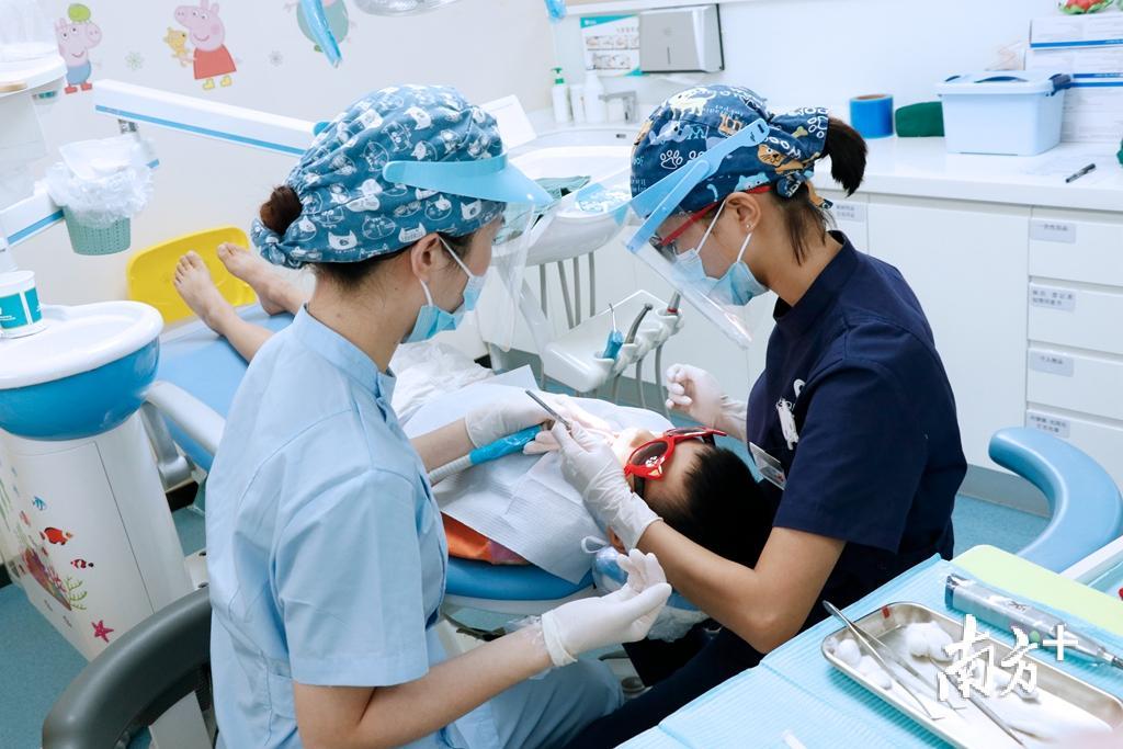 医生提醒，儿童口腔检查应从3岁开始，此后每半年进行一次。