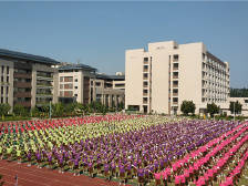 成长教育引领优质办学，南方+带你探秘东华初级中学