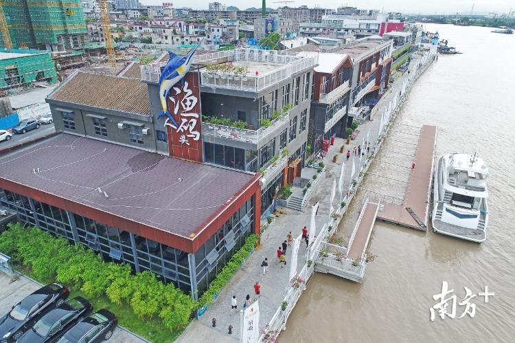 容桂以德胜河南岸为重点，打造高品质文旅商贸区。图为容桂渔人码头。