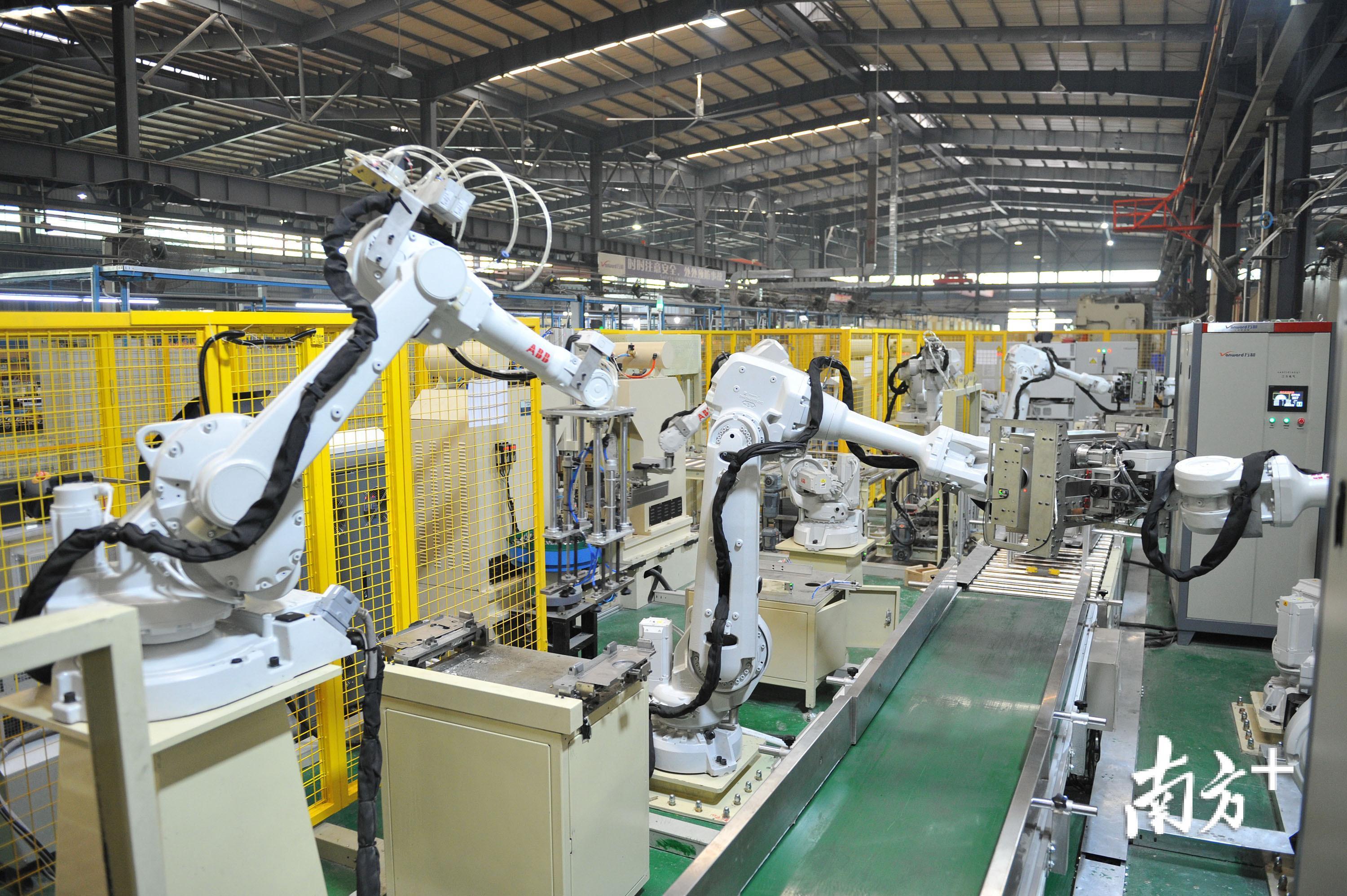 万和集团近年来致力于加快自动化、智能化的改造升级步伐。图为万和集团的自动化生产线。