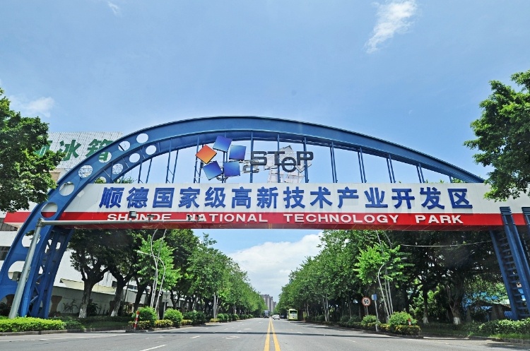 容桂有着雄厚的产业基础和浓厚的创业氛围，现有各类企业及个体工商户超过3.7万家。