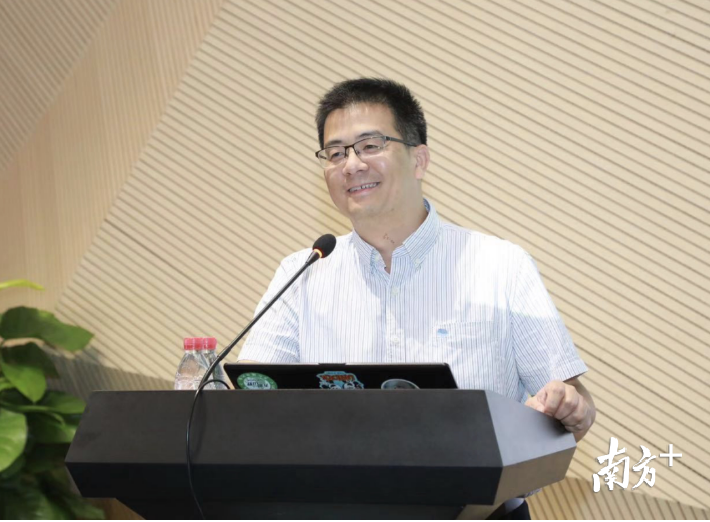 局副调研员史伦锐,广东省环境保护宣传教育中心社联部副部长李汉龙