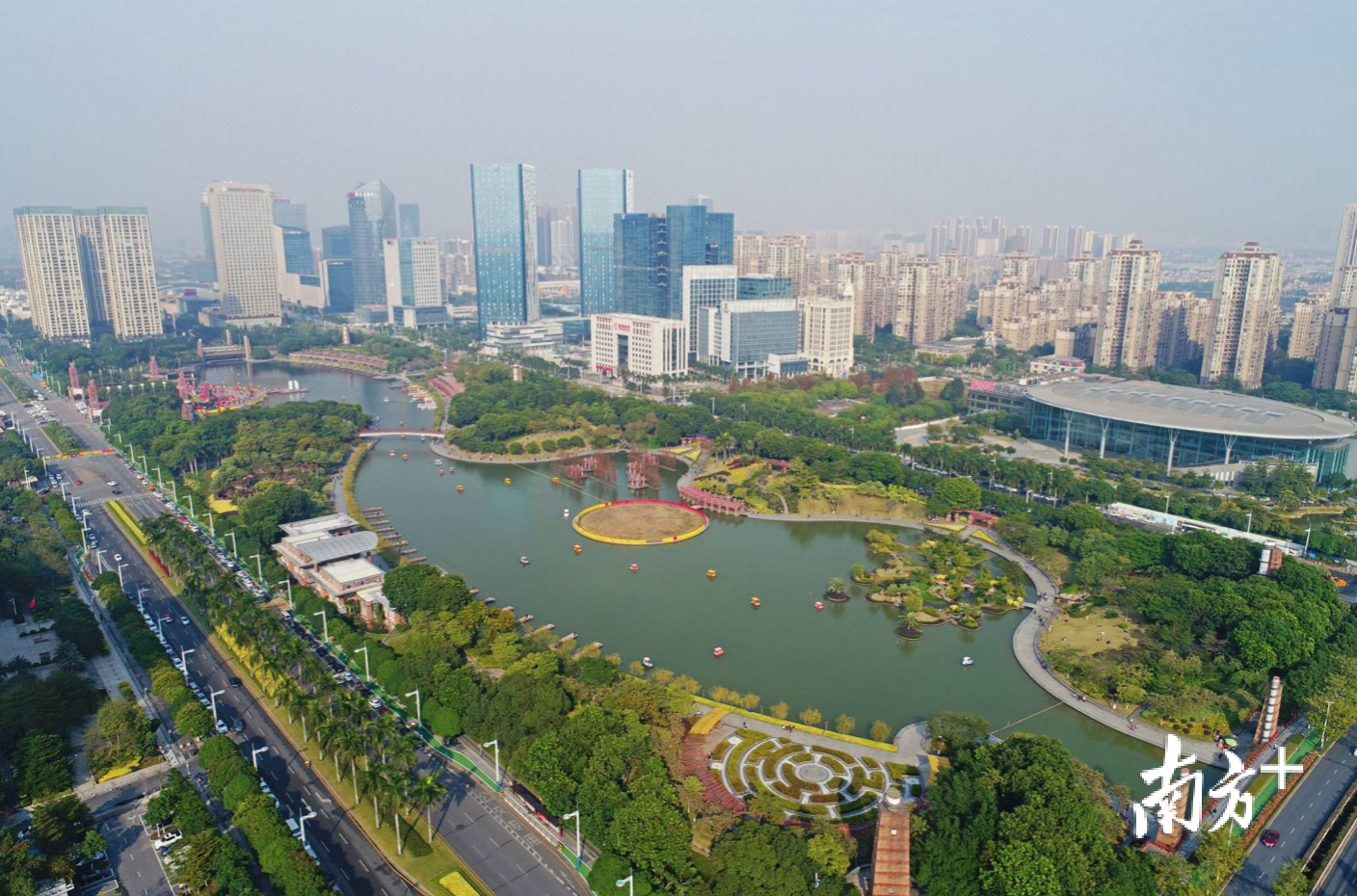 南海桂城不仅区位优势明显，辖区内三山片区距离广州南站仅十几分钟车程，同时南海中心城区桂城距离广州较近，交通便利。戴嘉信摄