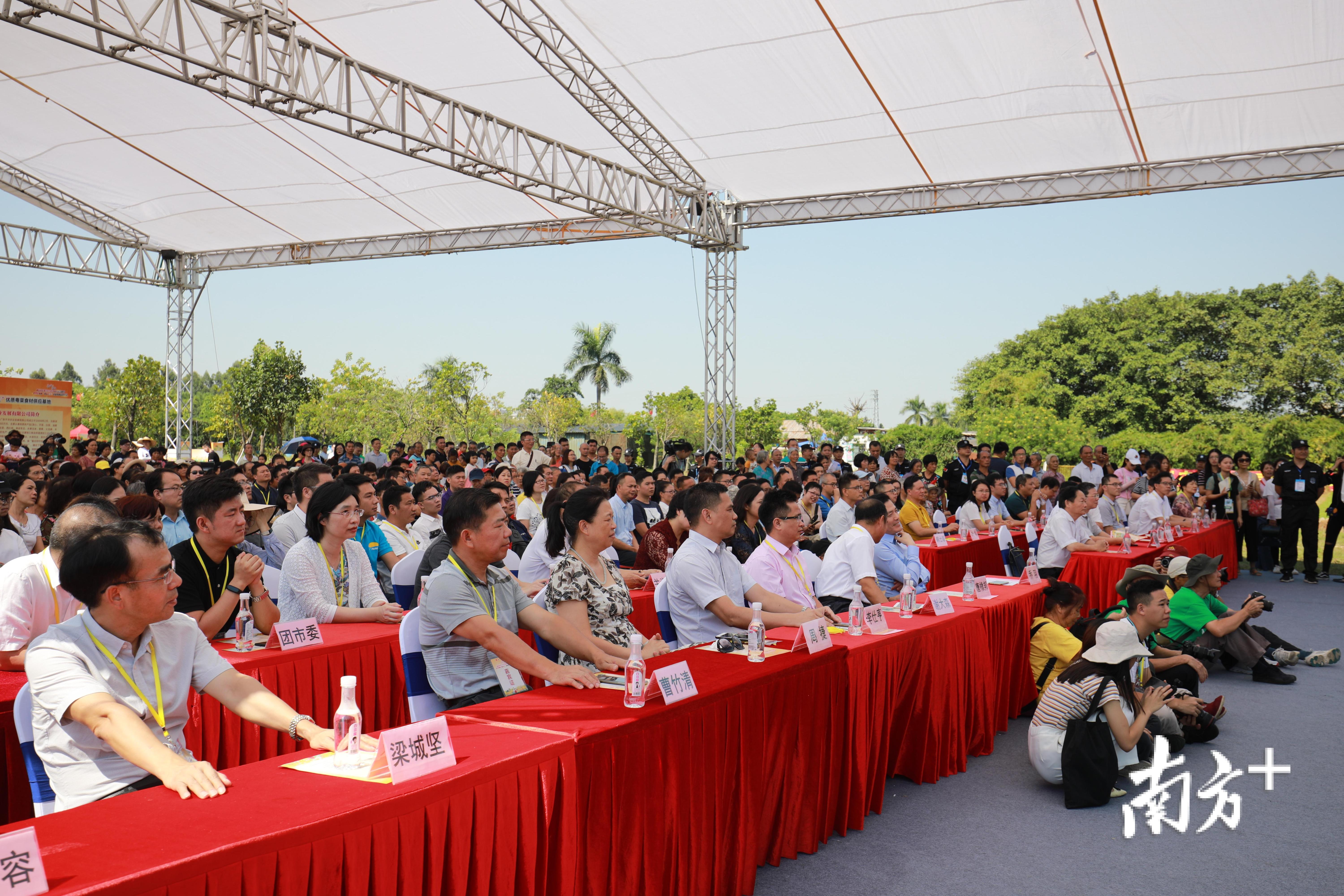 丰收节启动仪式现场座无虚席。 丰收节启动仪式现场座无虚席。
