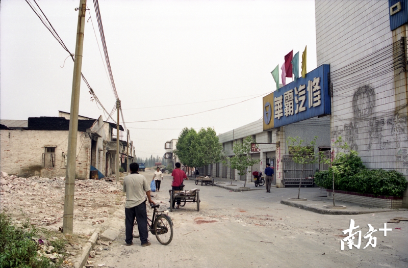 1990年千灯湖所在地原工业区。桂城宣办供图 1990年千灯湖所在地原工业区。桂城宣办供图