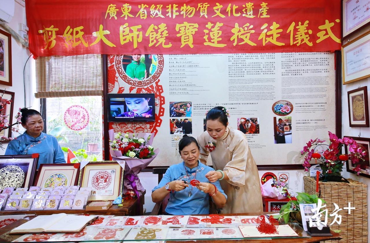 佛山剪纸魅力跨越国度吸引61岁泰籍华裔前来拜师