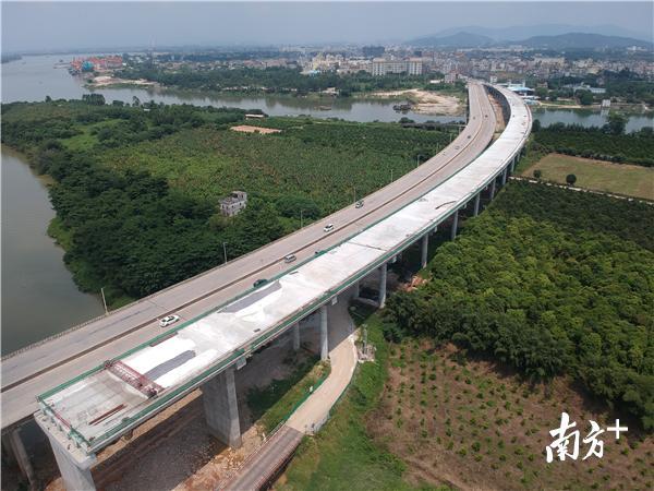龙桥东江大桥计划于今年年底建成通车。南方日报记者 梁维春 摄 龙桥东江大桥计划于今年年底建成通车。南方日报记者 梁维春 摄