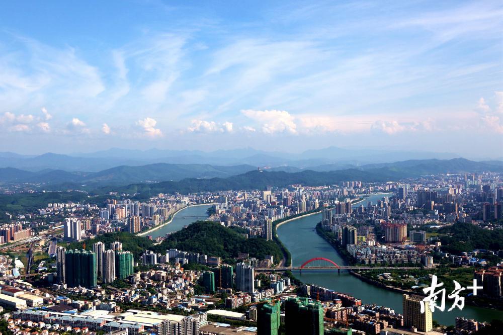 推进县城和中心镇建设,随着城市建设步伐的提速,韶关城市吸引力和集聚