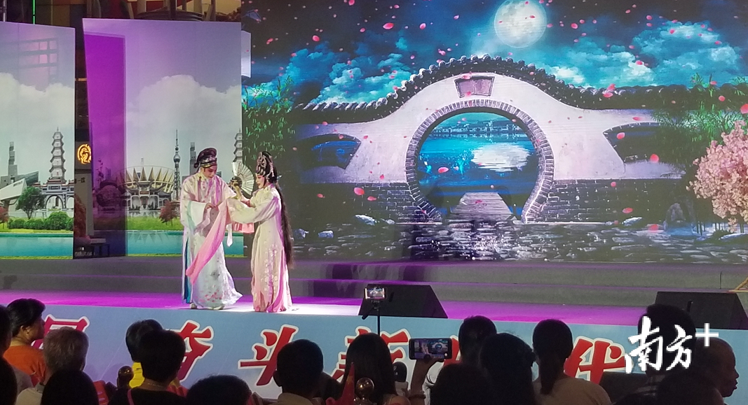 本次文艺展演包括了粤剧、歌曲、舞蹈等多种表现形式。羊建溶 摄
