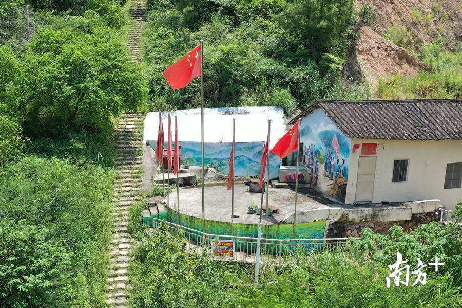 当年茂芝群众送别南昌起义军的麒麟岭古驿道，余秋松 摄