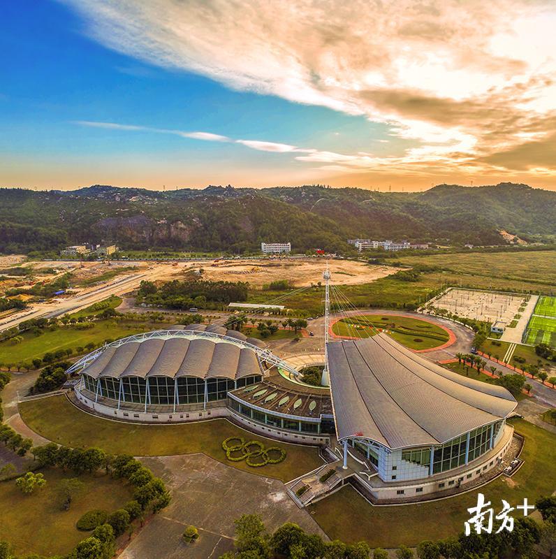 濠江区在汕头全面融入粤港澳大湾区中增强“濠江担当”。