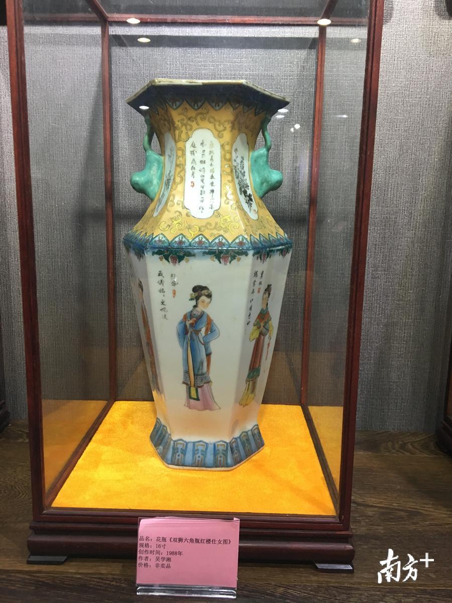 图为1988年创作的花瓶《双狮六角瓶红楼仕女图》