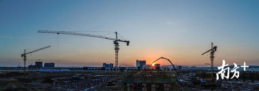 濠江建设如火如荼。