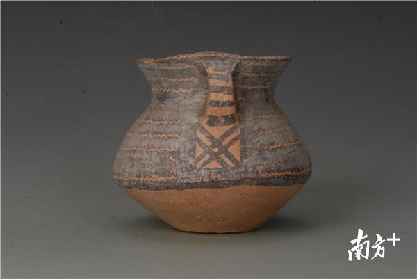 惠州博物馆藏一件彩绘双耳陶罐，见证马家窑文化的发展_南方plus_南方+
