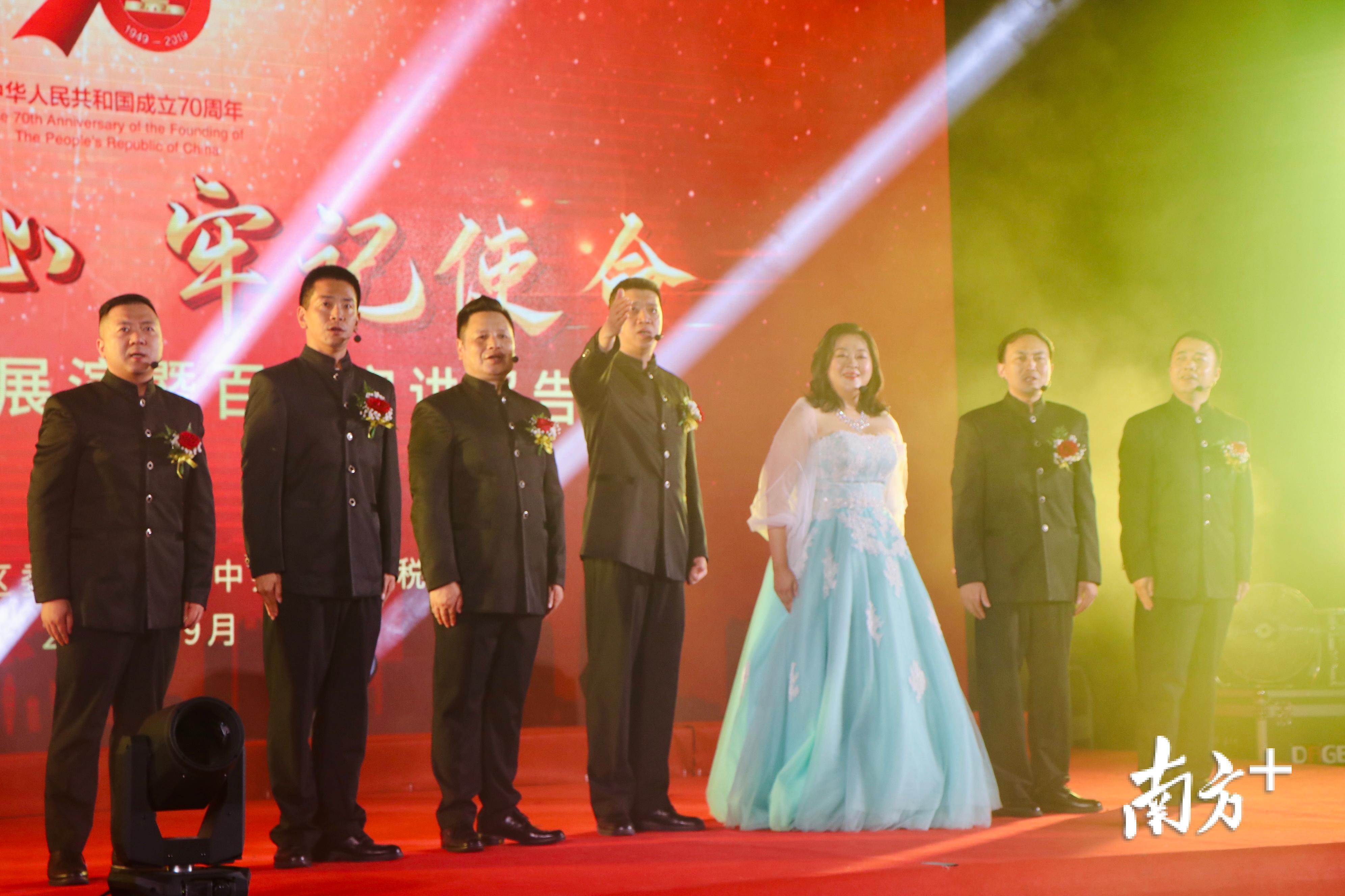 横琴海关小组唱《游击队之歌》