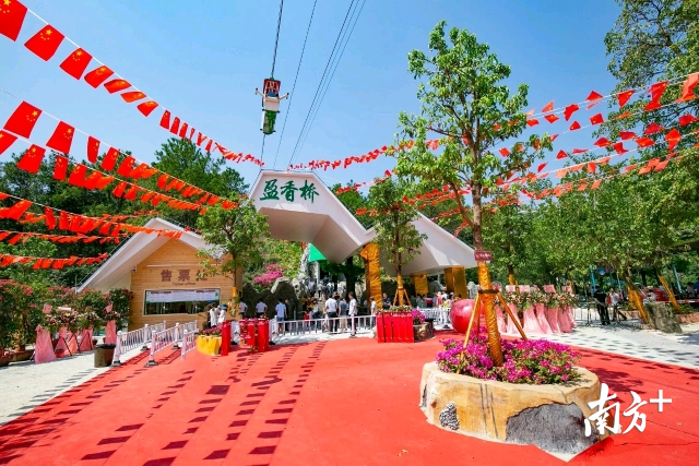 本届濑粉节充满着国庆元素。