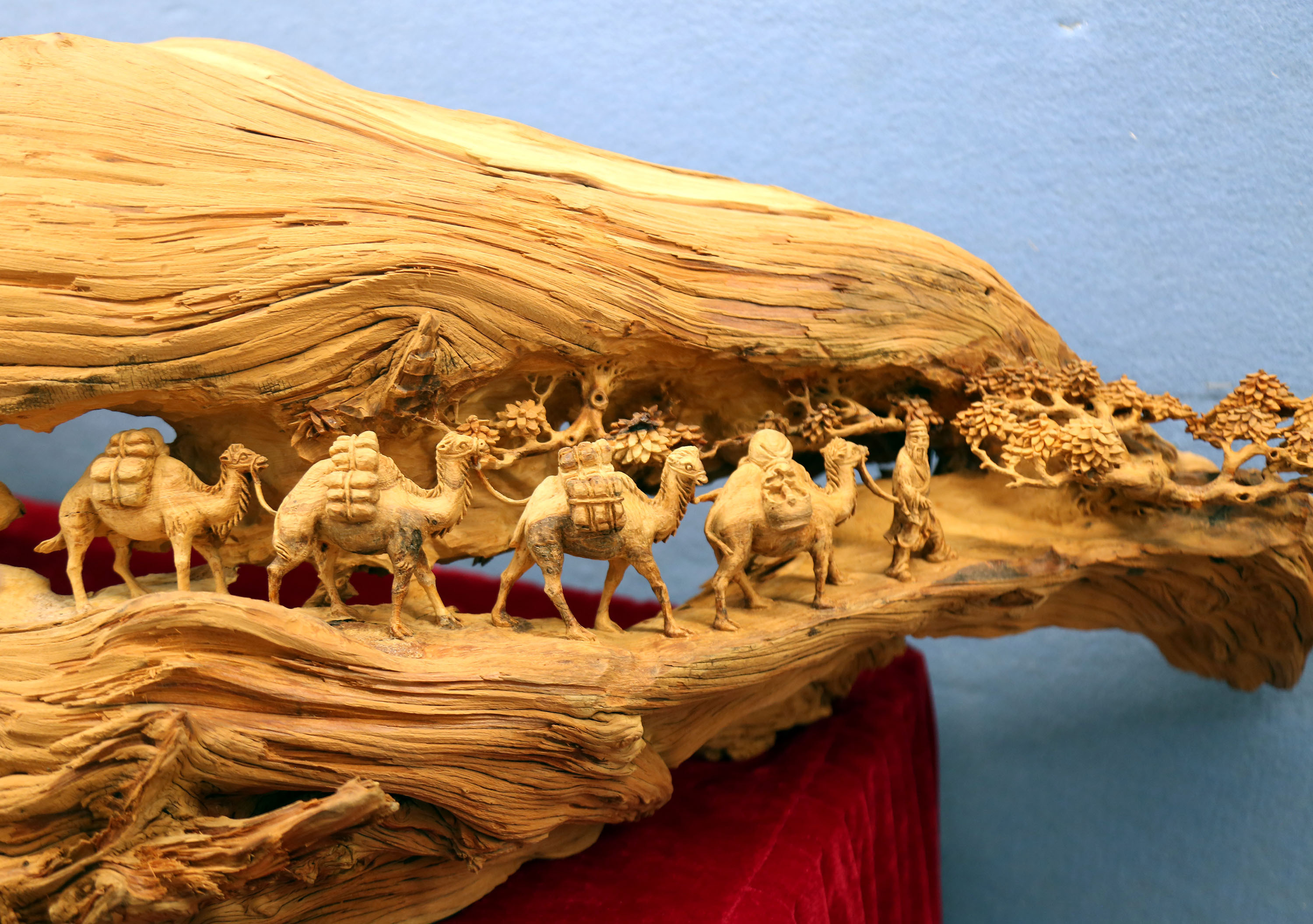 成行……9月29日,"雅致木韵——潮州木雕精品展览"在潮州市文化馆开幕